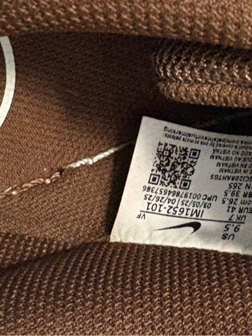 Nike women’s Low-Top Sneakers in Brown and White - Picture 3 of 3